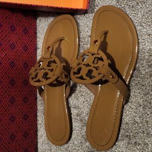 Torry Burch MILLER SANDAL, PATENT LEATHER